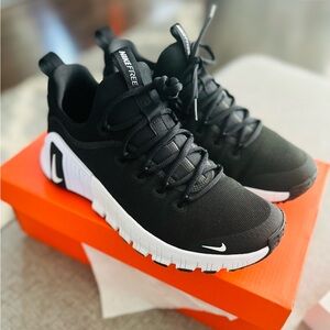Nike Metcon 6 Black & White Sz 8 women’s